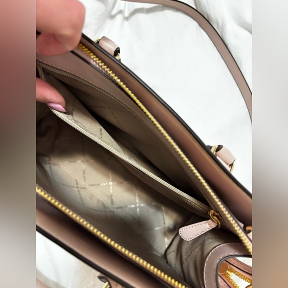 Michael Kors Blush Pink Sheila Medium Satchel - Picture 8 of 16